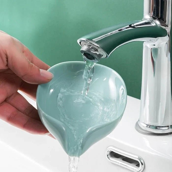 Leaf - Shaped Self - Draining Soap Holder | Stylish Waterfall Design with Suction Base for Bathroom & Kitchen | Random Colors - jnty.pk