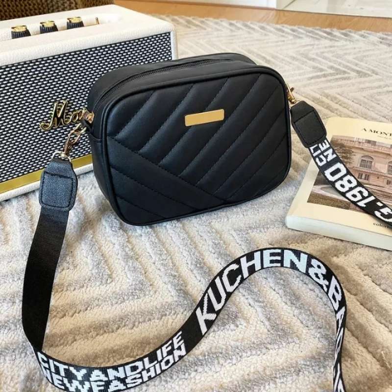 Black Leather Handbag for Girls & Women | Stylish Shoulder & Crossbody Bag | Daily Use & Gift - jnty.pk